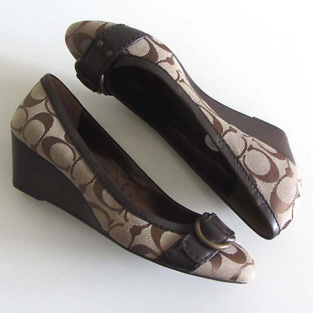 new COACH Millie monogram fabric buckle wedge 8 B - Picture 4 of 7
